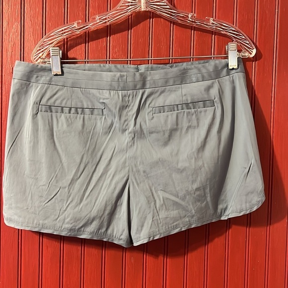 NWOT Bluish Gray Tibi Women’s Shorts 8 - Picture 2 of 6